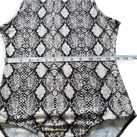 🔥5 FOR $25🔥Caution To The Wind Snakeskin Sleeveless Bodysuit, Size Small - Picture 9 of 12
